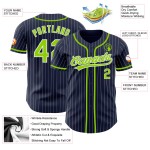 Maillot de baseball à rayures fines, bleu marine, blanc fluo, vert authentique Maillot de baseball à rayures fines, bleu marine, blanc fluo, vert authentique