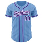 Maillot de baseball bleu, violet et blanc, personnalisé, authentique, à fines rayures claires Maillot de baseball bleu, violet et blanc, personnalisé, authentique, à fines rayures claires