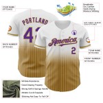 Maillot de baseball blanc à rayures fines, doré, violet et vieilli, personnalisé et délavé Maillot de baseball blanc à rayures fines, doré, violet et vieilli, personnalisé et délavé